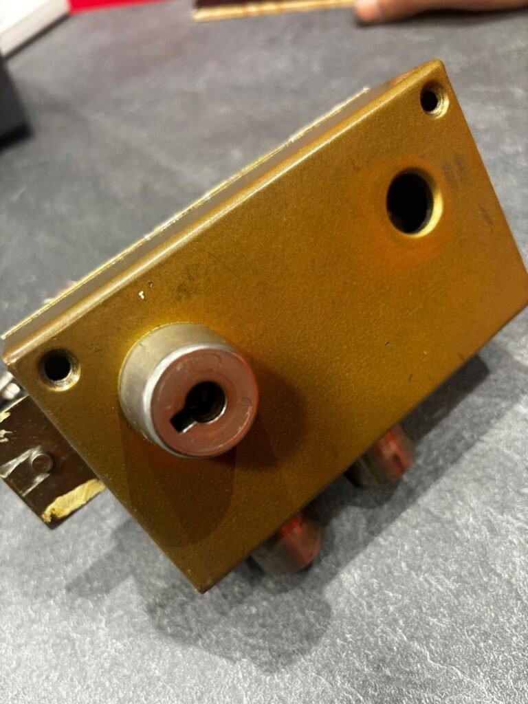 remplacmeent de serrure a cannes